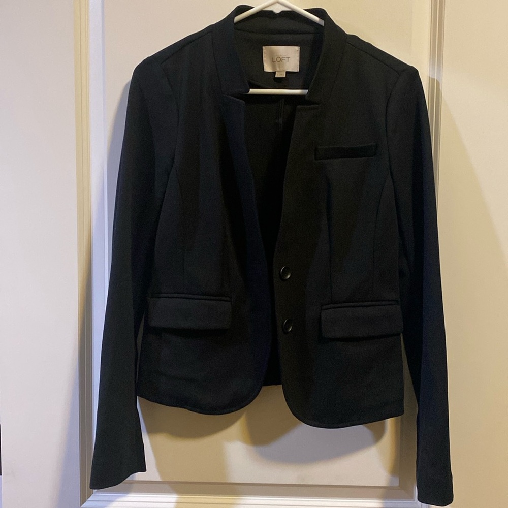 Ann Taylor LOFT blazer. EUC. worn handful of times. Black.